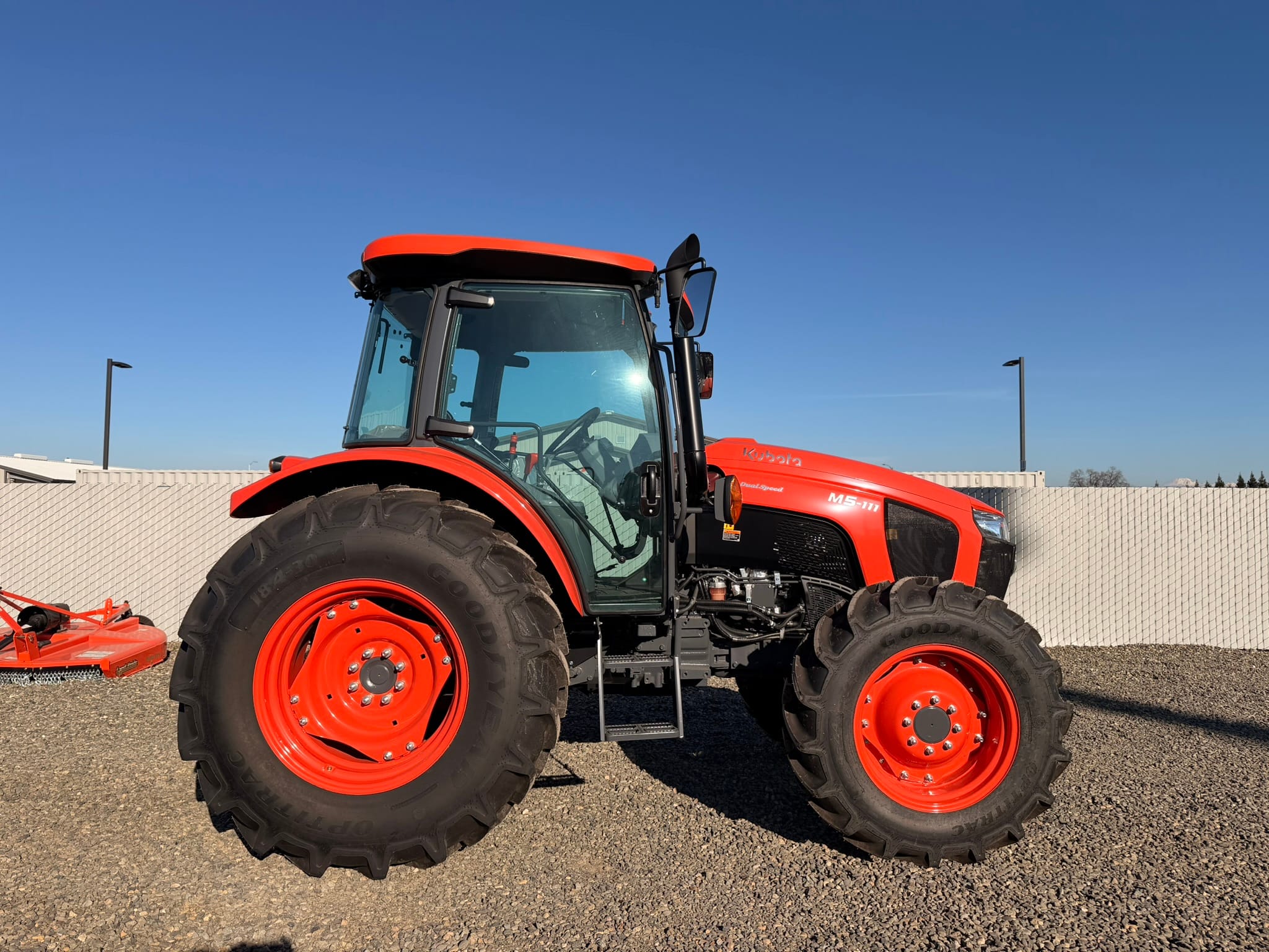 Kubota M5-111HDC24-1 – 111 HP Utility Tractor – 13024