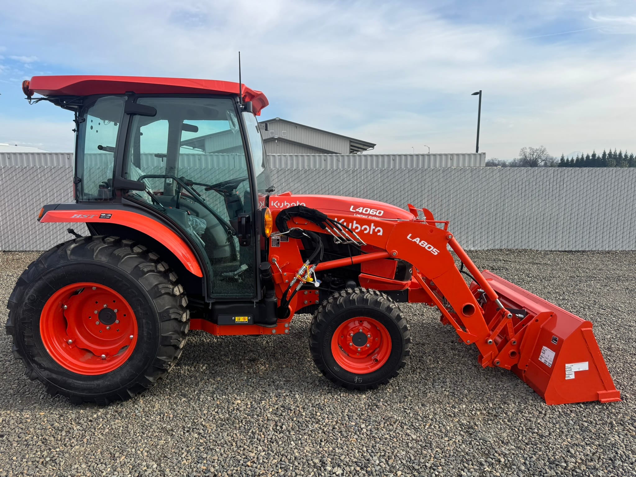 Kubota L4060HSTC-LE – 42 HP Enclosed Compact Tractor – 12258